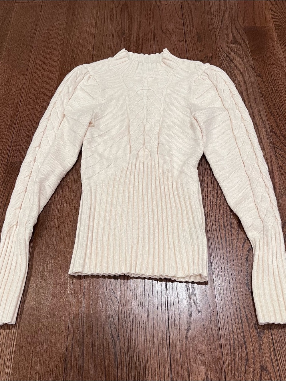 ⭐cream sweater small